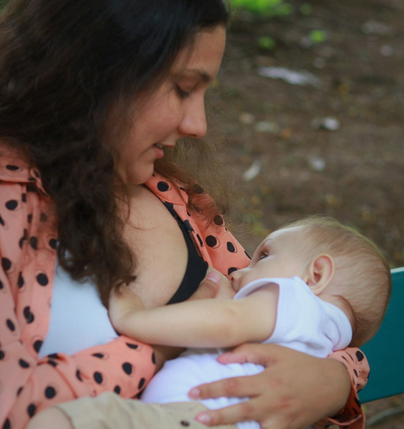 Breastfeeding - look from the photographer for breastfeeding